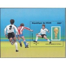 Футбол Нигер 1986, ЧМ Мексика-86, блок с зубцами Mi: 49